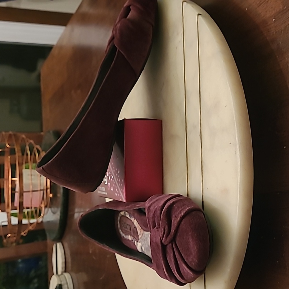Burgundy red Born suede flats with knot design